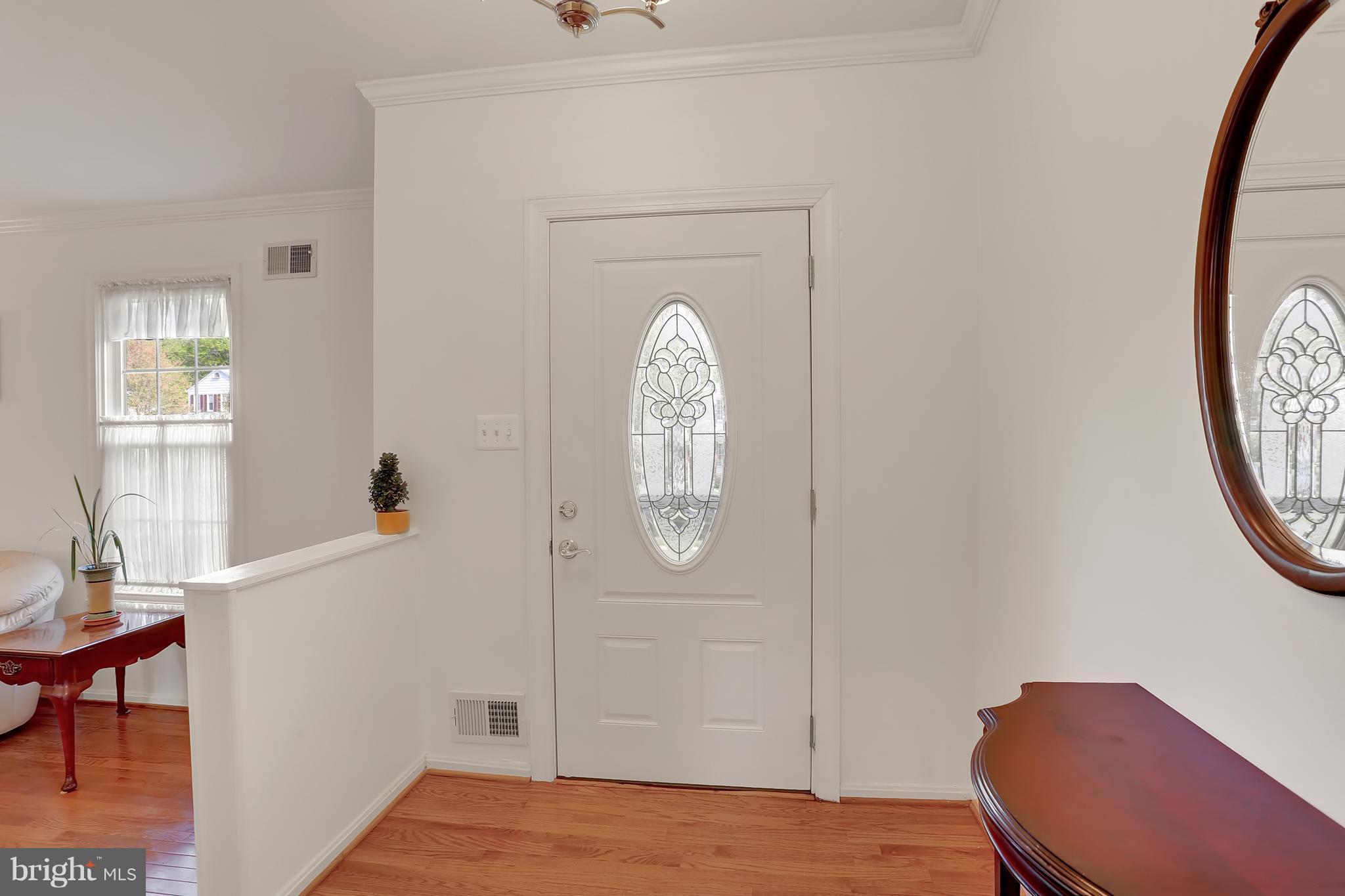 9083 Brook Ford Road Burke, VA 22015 - Photo 14 of 30 Foyer