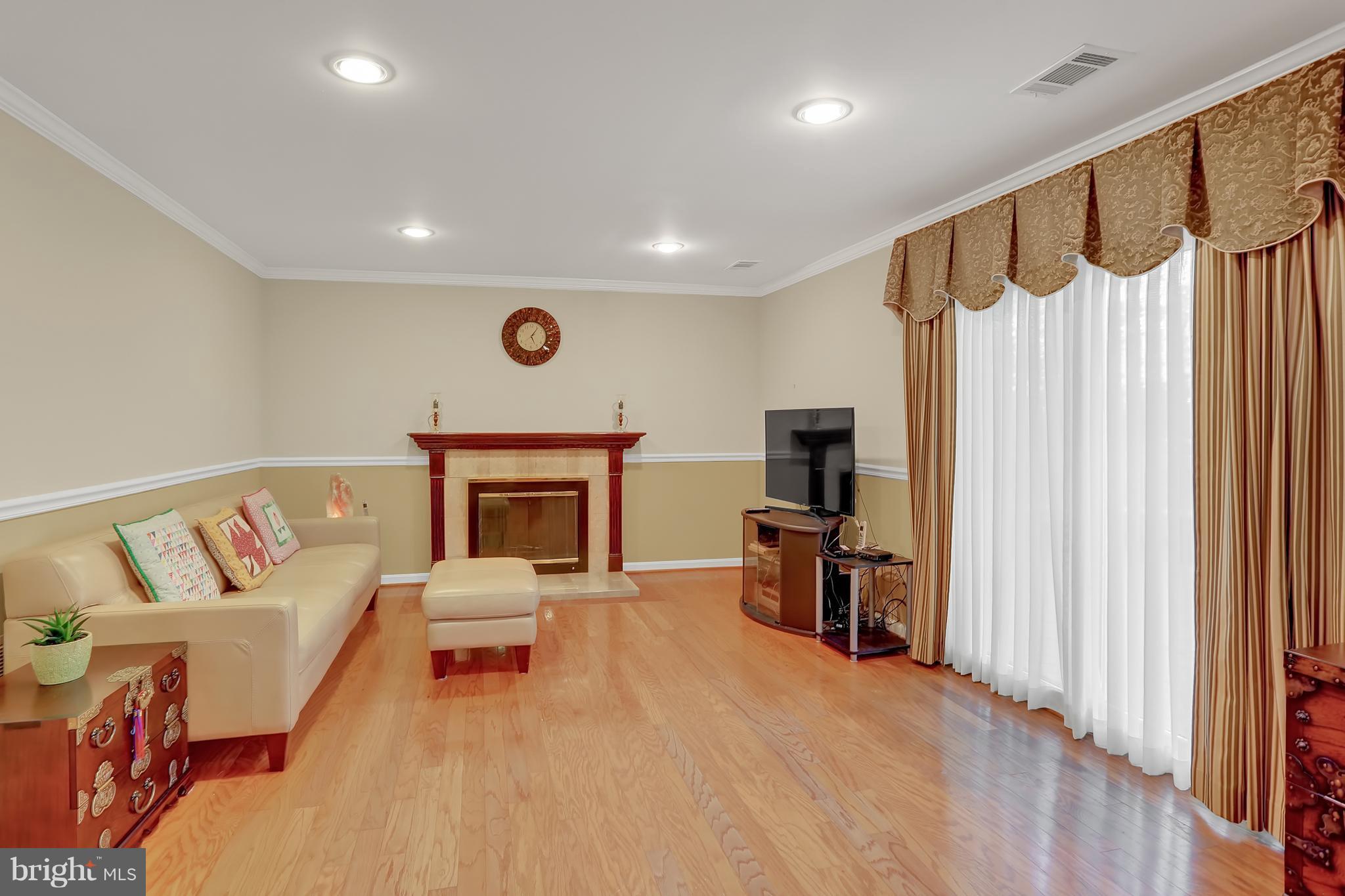 9083 Brook Ford Road Burke, VA 22015 - Photo 3 of 30 Family Room