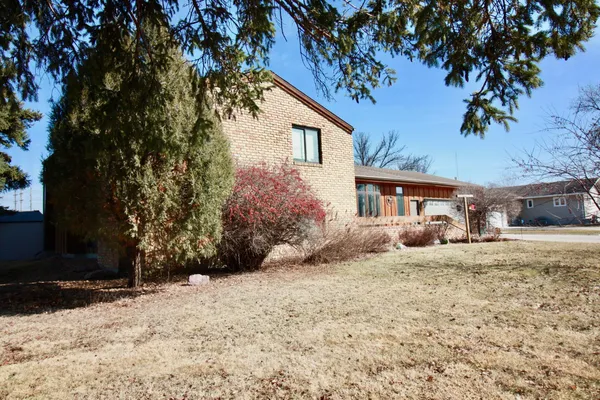 $350,000 | 412 18th Avenue North, Wahpeton, ND 58075