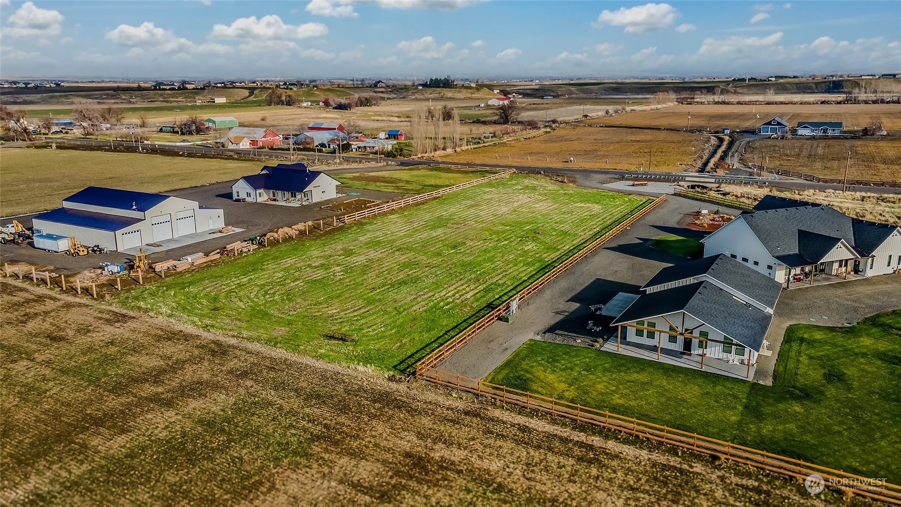1068 Locher Road Touchet, WA 99360 - Photo 5 of 8 a view of a swimming pool with lounge chairs