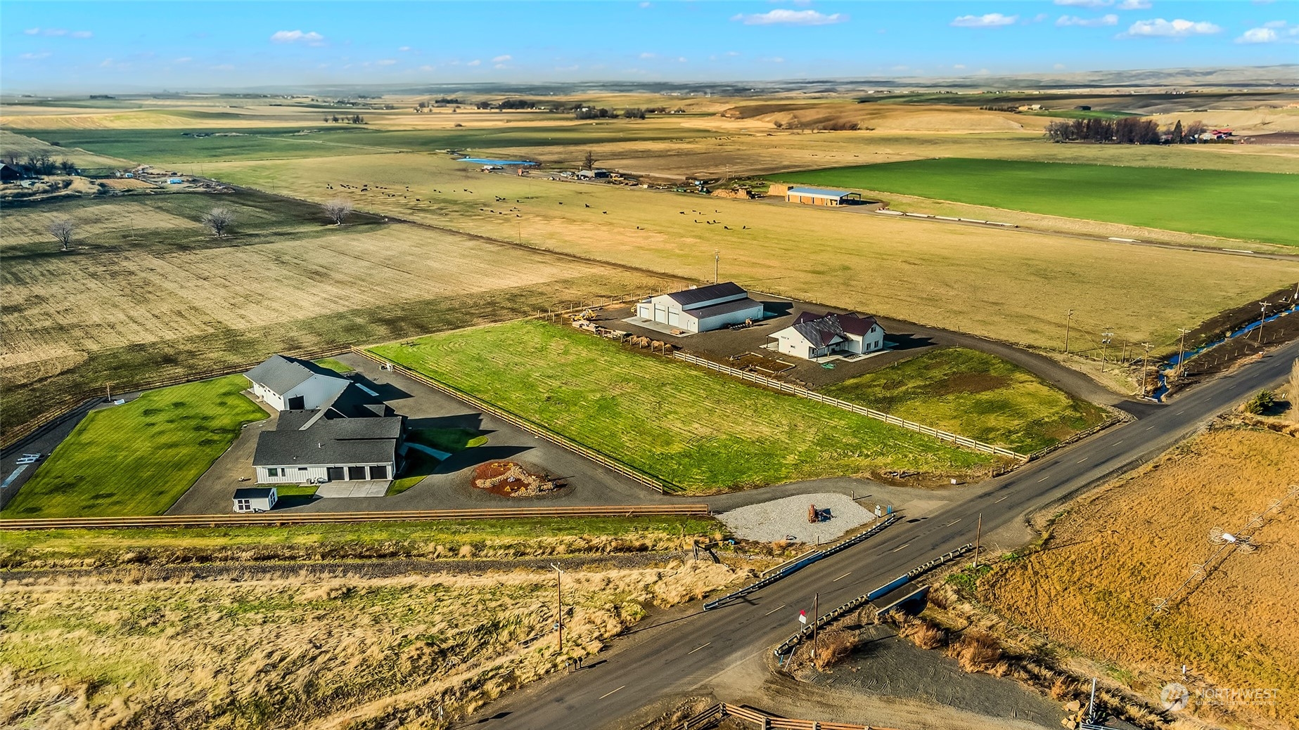 1068 Locher Road Touchet, WA 99360 - Photo 6 of 8 a view of a pool with an ocean view