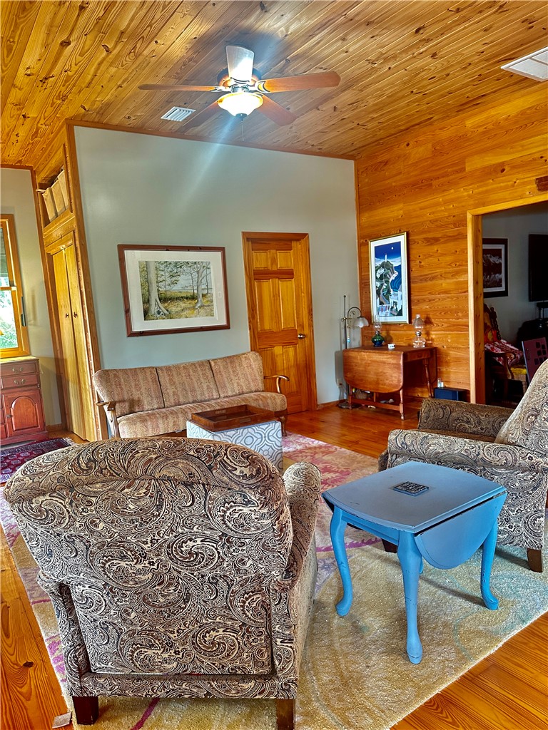 1809 Hird Island Darien, GA 31305 - Photo 22 of 51 Living Room