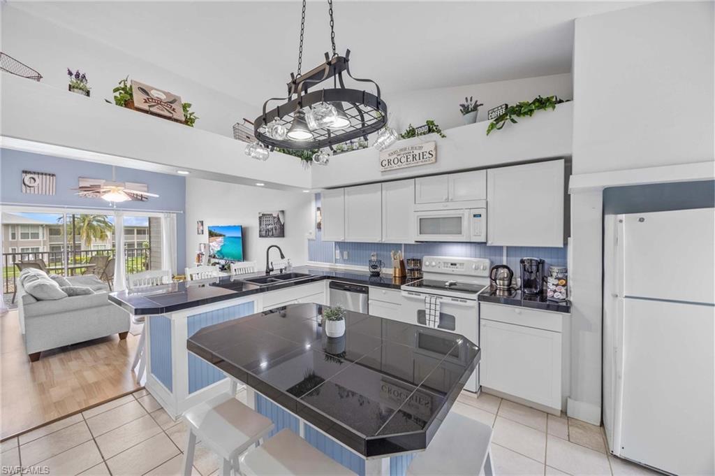 7980 Mahogany Run Lane, Unit 123 Naples, FL 34113 - Photo 11 of 41