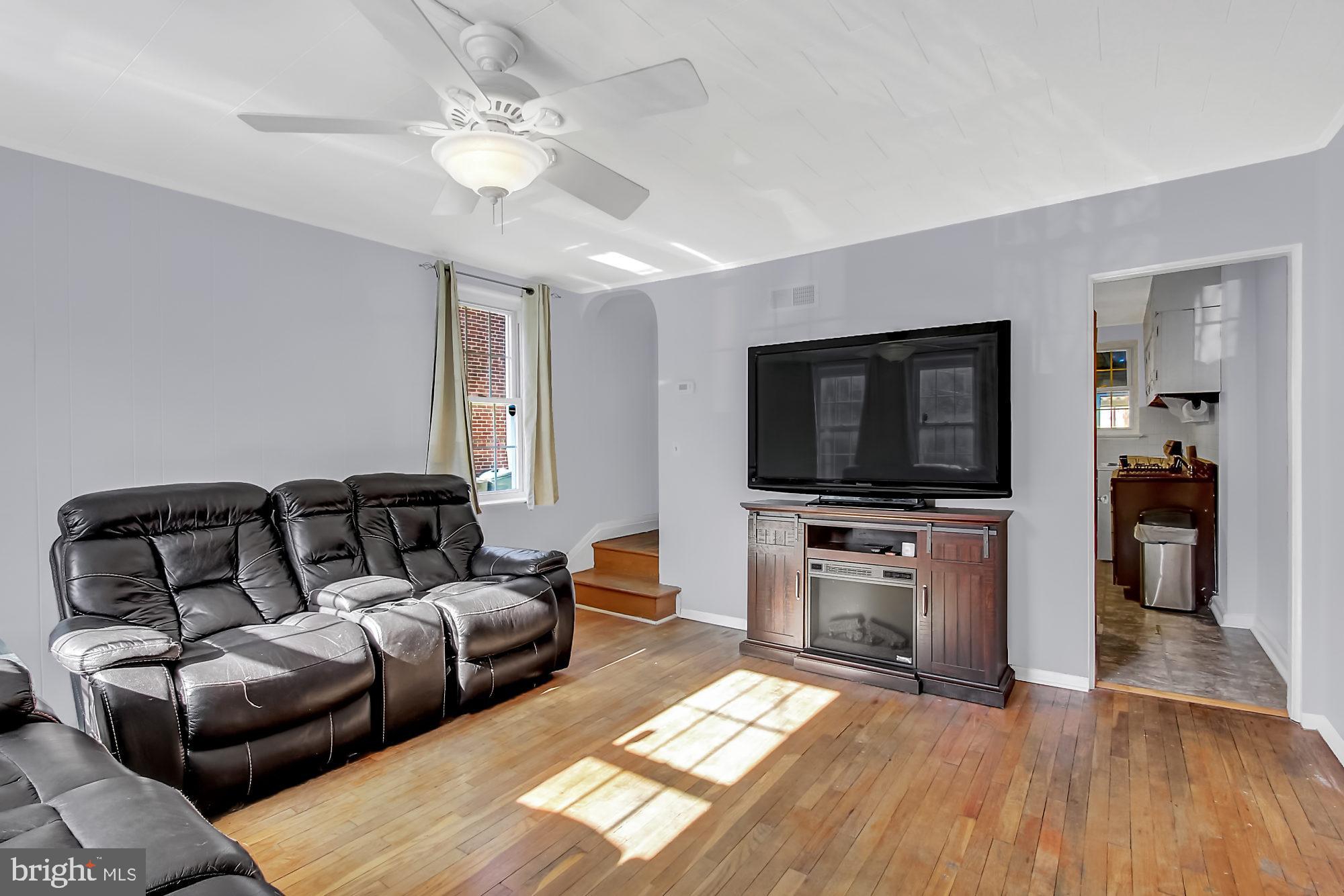 1656 Mussula Road Towson, MD 21286 - Photo 7 of 26 Spacious living room!