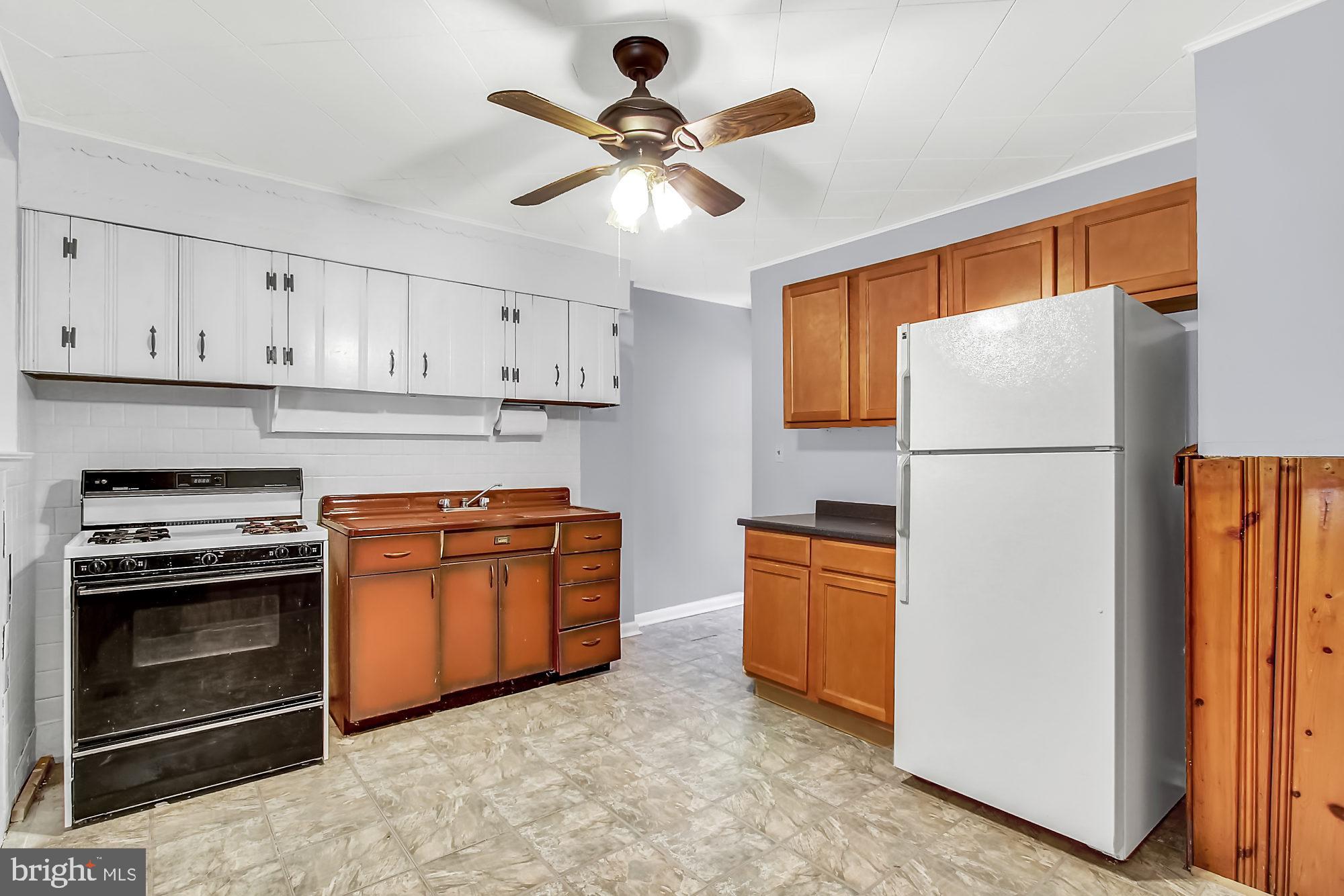 1656 Mussula Road Towson, MD 21286 - Photo 9 of 26 Huge kitchen with ceiling fan.