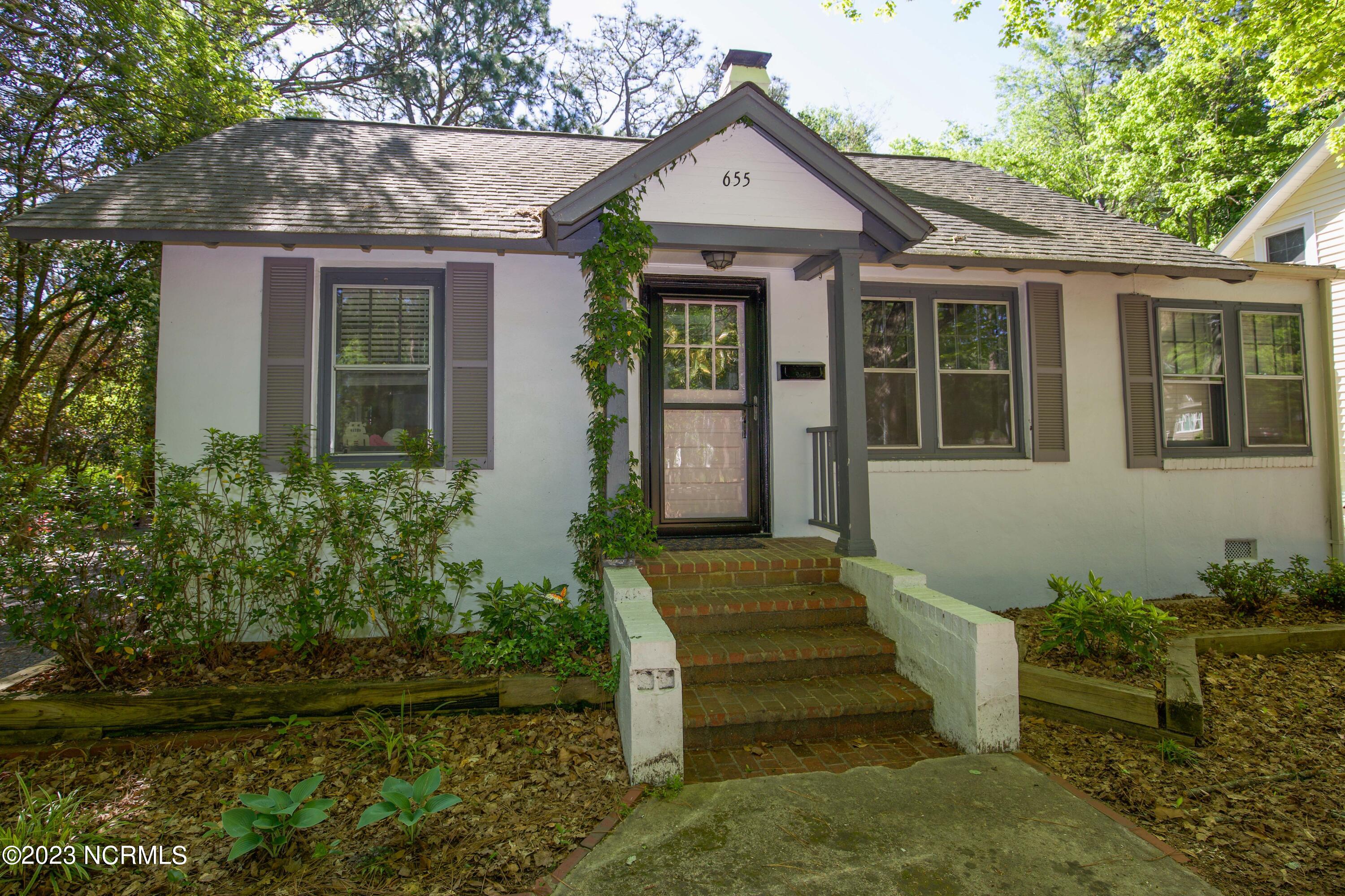655 North May Street Southern Pines, NC 28387 - Photo 2 of 29 655 N May St-34