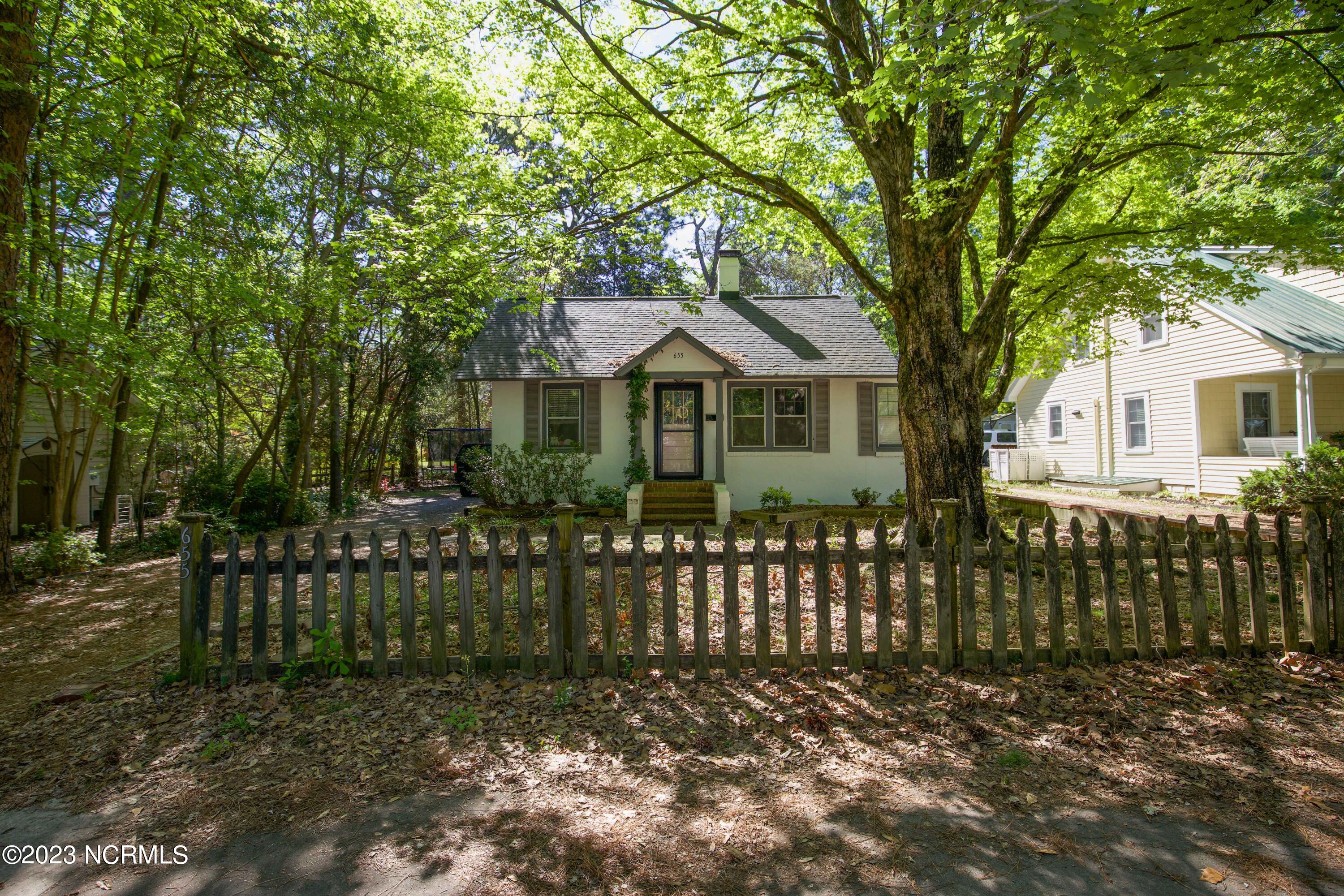 655 North May Street Southern Pines, NC 28387 - Photo 4 of 29 655 N May St-38