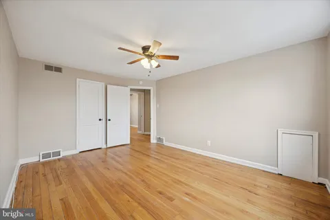 $2,450 | 239 South Bayberry Lane, Upper Darby, PA 19082