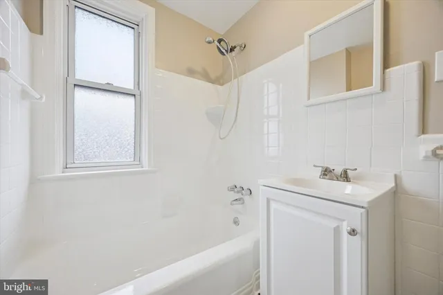 $2,450 | 239 South Bayberry Lane, Upper Darby, PA 19082