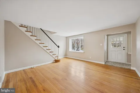 $2,450 | 239 South Bayberry Lane, Upper Darby, PA 19082