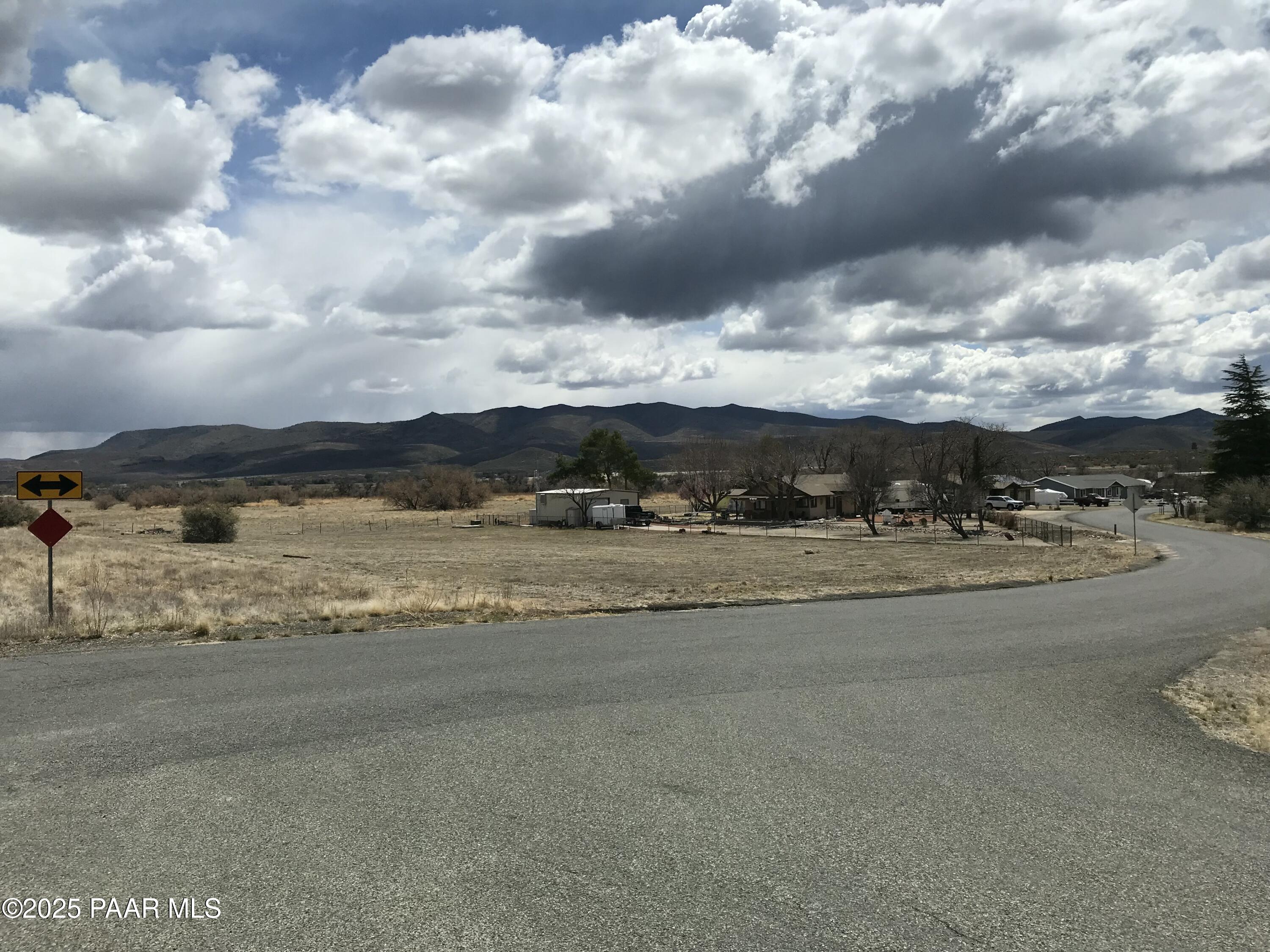 18466 Peeples Valley Road Peeples Valley, AZ 86332 - Photo 3 of 18 tempImagedd3eYd
