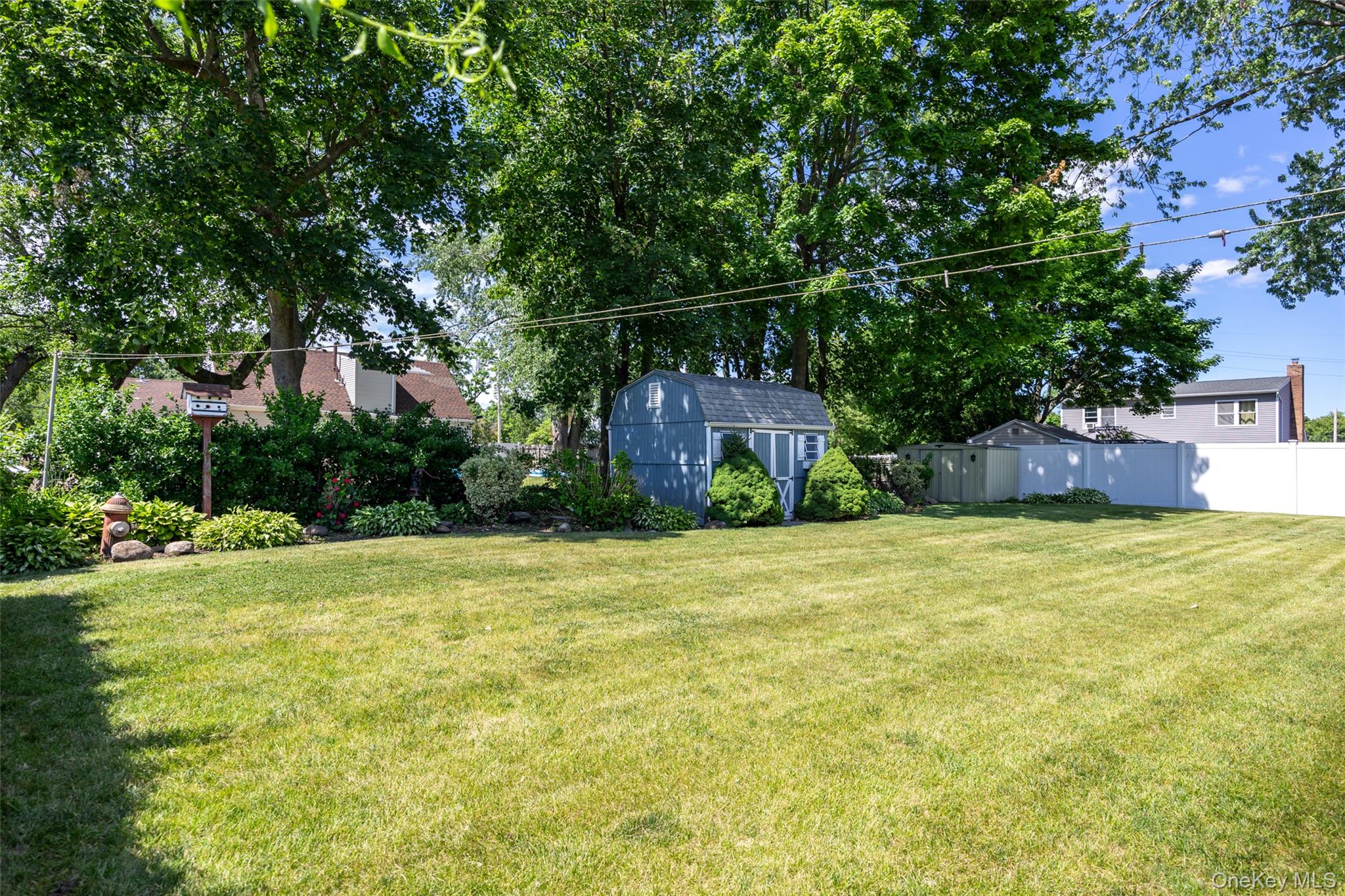 95 Laurel Road Lindenhurst, NY 11757 - Photo 21 of 28
