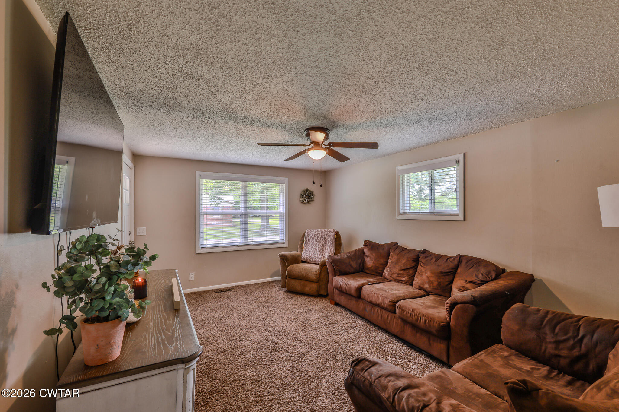 25 Shady Lane Huntingdon, TN 38344 - Photo 4 of 16 a living room with furniture flowerpot and window
