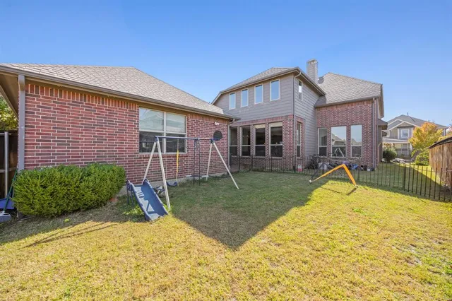 a view of a house with a backyard