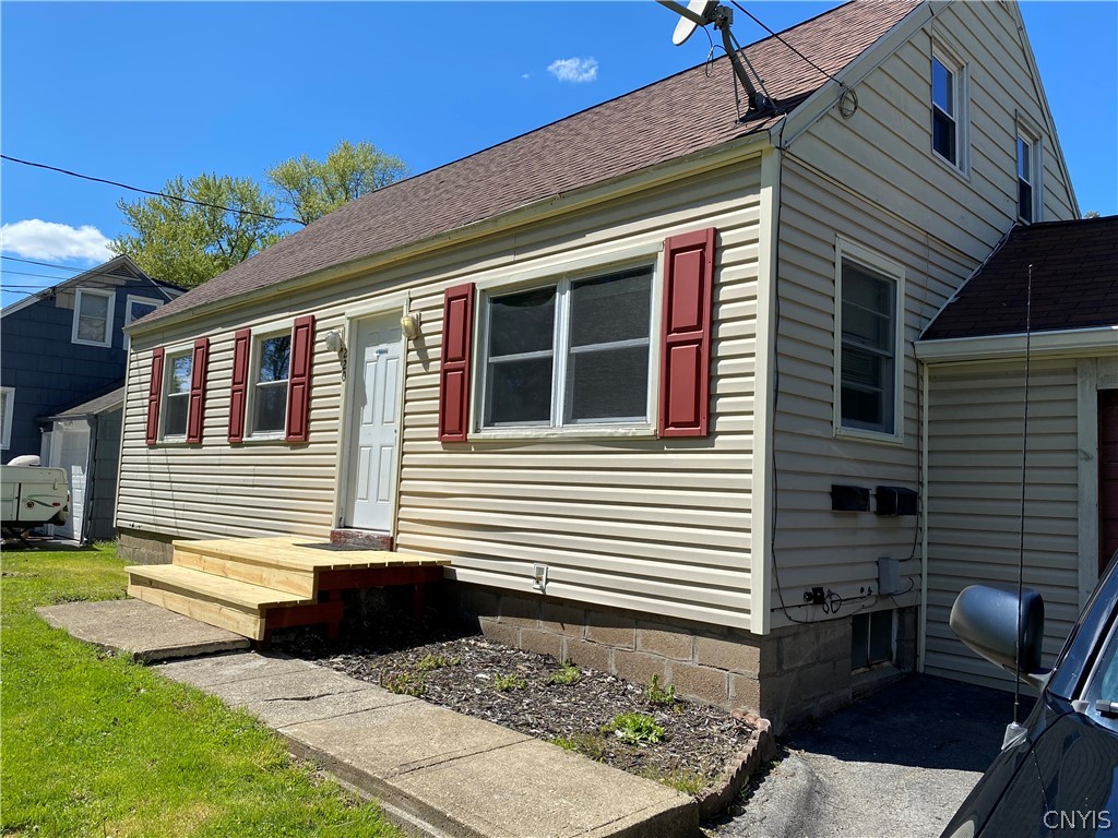 220 Roxann Avenue Cicero, NY 13212 - Photo 2 of 37