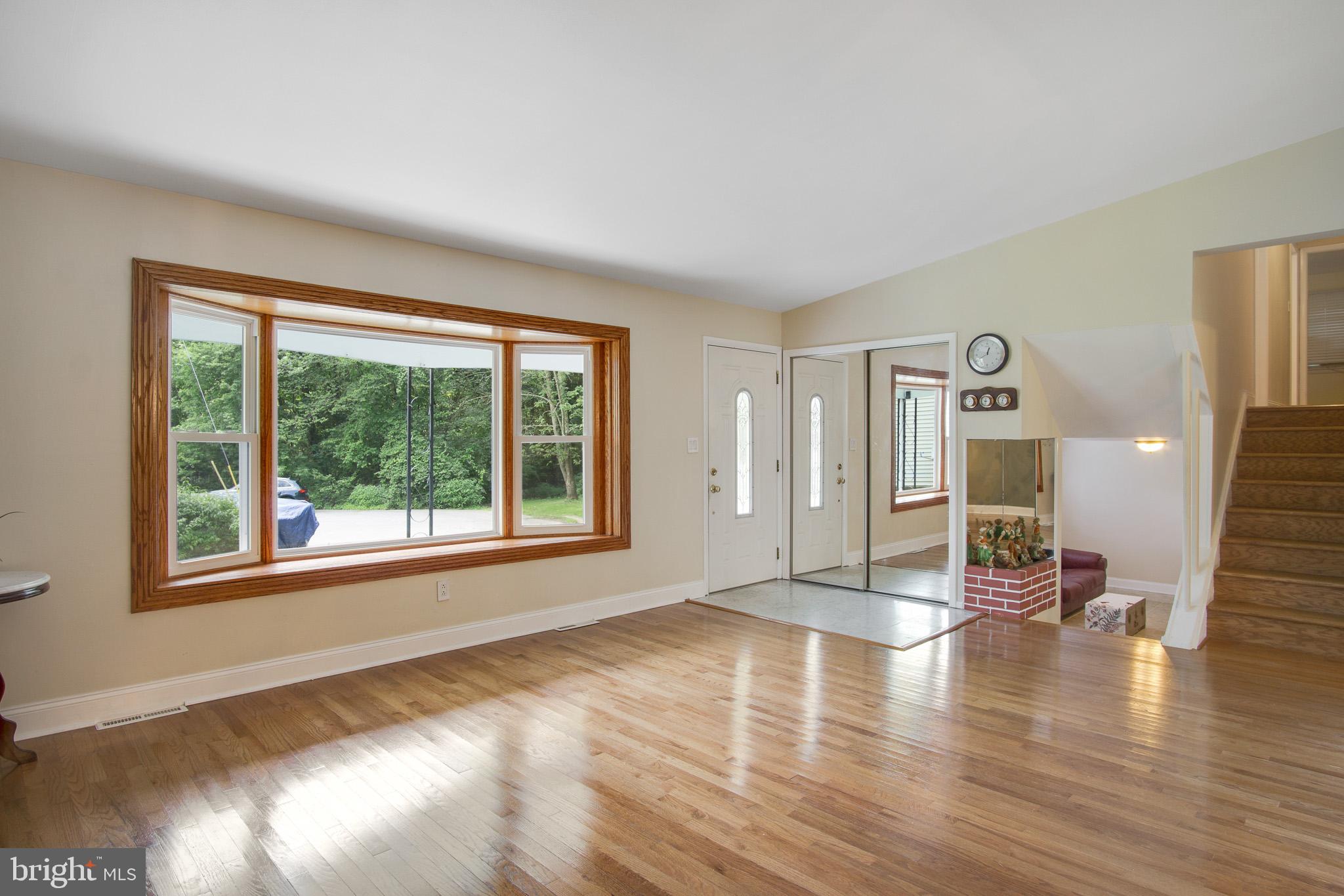 2129 Largo Road Wilmington, DE 19803 - Photo 4 of 20 Living room