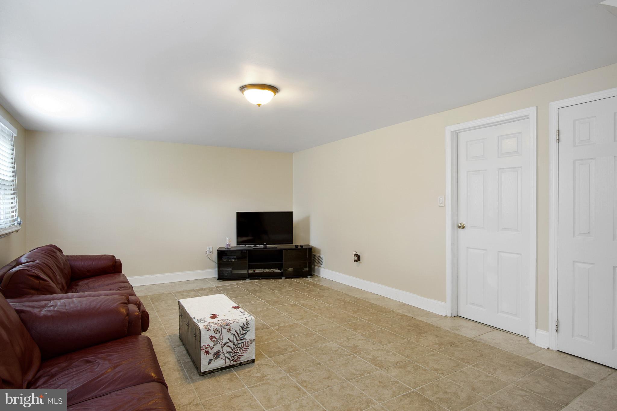 2129 Largo Road Wilmington, DE 19803 - Photo 9 of 20 Family room/flex room