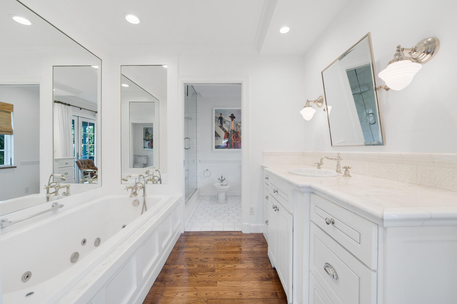 218 List Road Palm Beach, FL 33480 - Photo 28 of 40 Guest Suite Bathroom