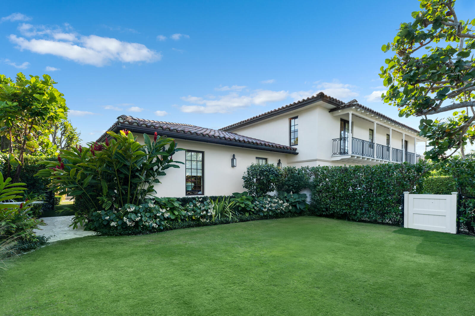 218 List Road Palm Beach, FL 33480 - Photo 33 of 40 Front Yard