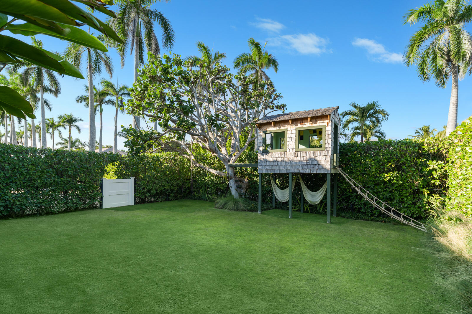 218 List Road Palm Beach, FL 33480 - Photo 34 of 40 Front Yard