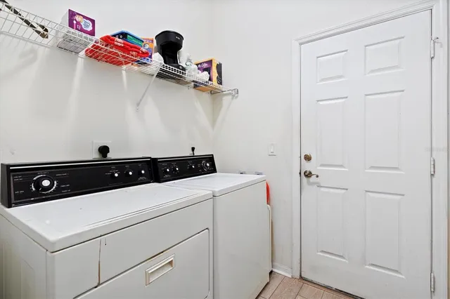 a view of a house with backyard and garden