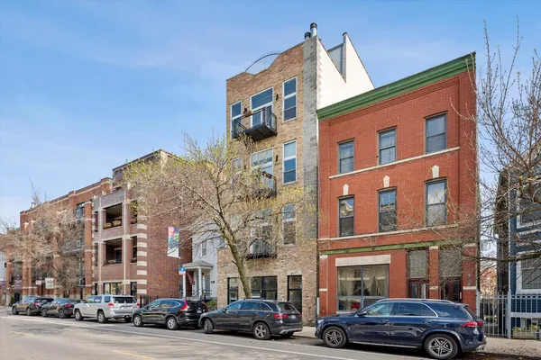 $775,000 | 2117 West Belmont Avenue, Unit 4, Chicago, IL 60618