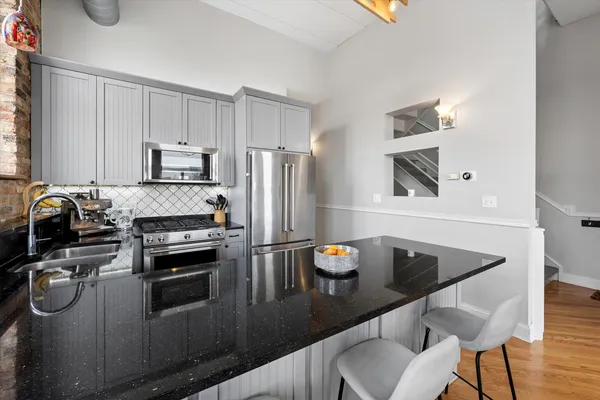 $775,000 | 2117 West Belmont Avenue, Unit 4, Chicago, IL 60618