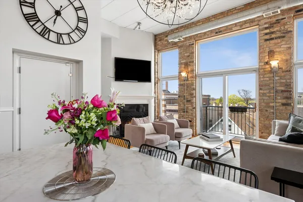 $775,000 | 2117 West Belmont Avenue, Unit 4, Chicago, IL 60618