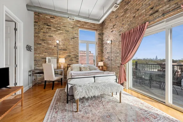 $775,000 | 2117 West Belmont Avenue, Unit 4, Chicago, IL 60618