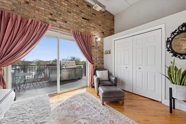 $775,000 | 2117 West Belmont Avenue, Unit 4, Chicago, IL 60618
