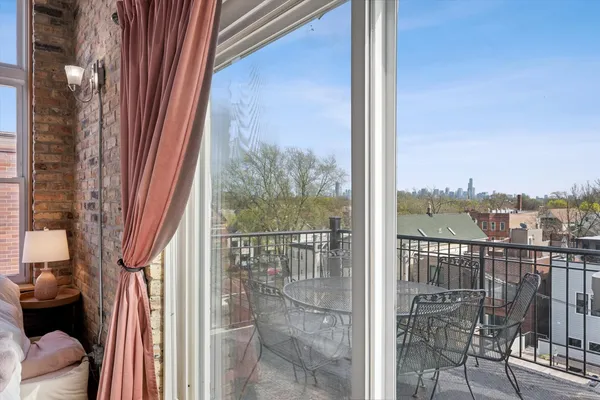 $775,000 | 2117 West Belmont Avenue, Unit 4, Chicago, IL 60618