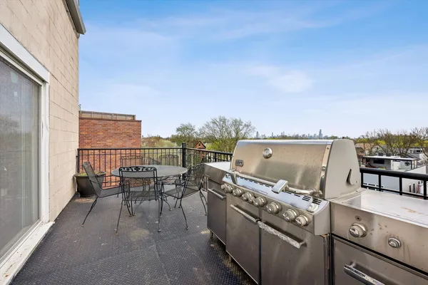 $775,000 | 2117 West Belmont Avenue, Unit 4, Chicago, IL 60618