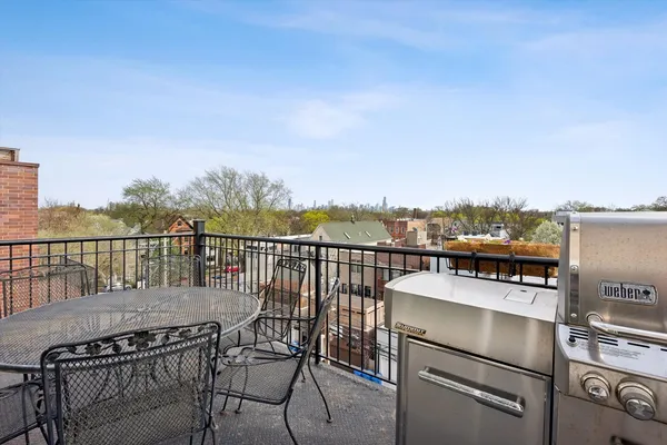 $775,000 | 2117 West Belmont Avenue, Unit 4, Chicago, IL 60618