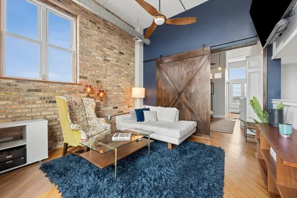 $775,000 | 2117 West Belmont Avenue, Unit 4, Chicago, IL 60618