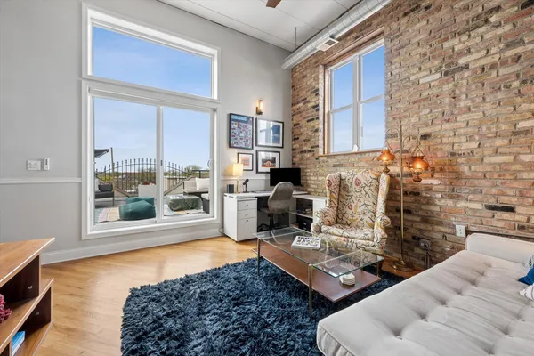 $775,000 | 2117 West Belmont Avenue, Unit 4, Chicago, IL 60618