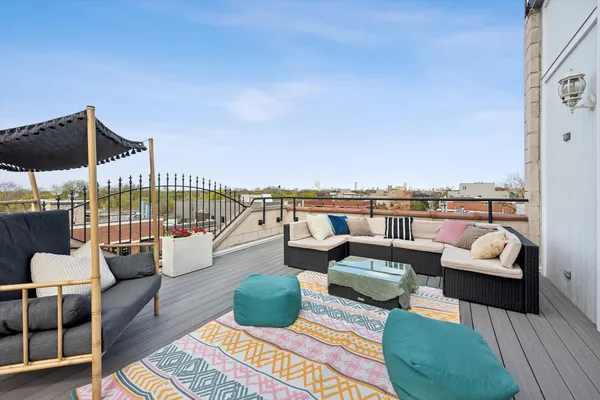 $775,000 | 2117 West Belmont Avenue, Unit 4, Chicago, IL 60618