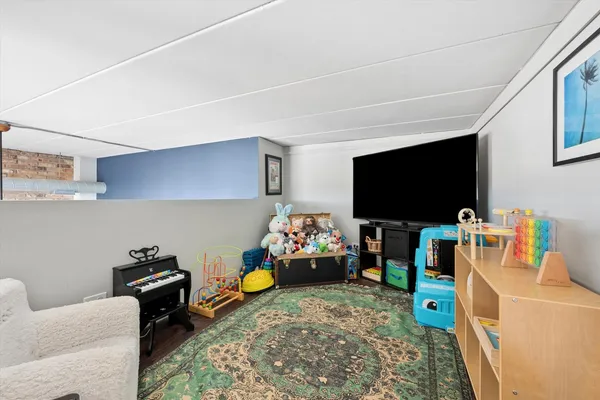 $775,000 | 2117 West Belmont Avenue, Unit 4, Chicago, IL 60618