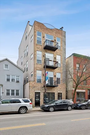 $775,000 | 2117 West Belmont Avenue, Unit 4, Chicago, IL 60618