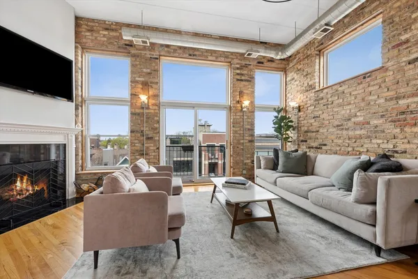 $775,000 | 2117 West Belmont Avenue, Unit 4, Chicago, IL 60618