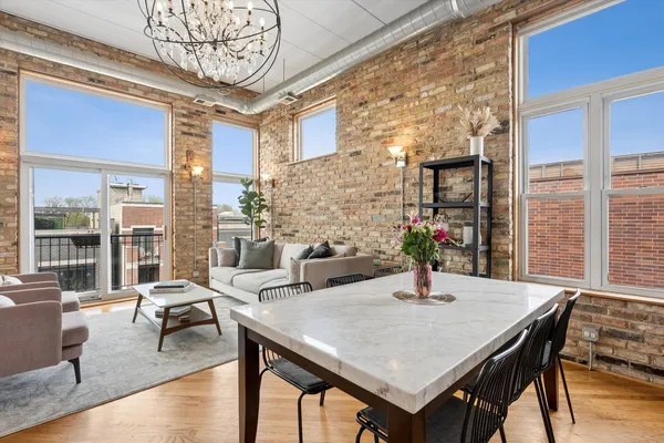 $775,000 | 2117 West Belmont Avenue, Unit 4, Chicago, IL 60618