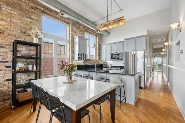 $775,000 | 2117 West Belmont Avenue, Unit 4, Chicago, IL 60618