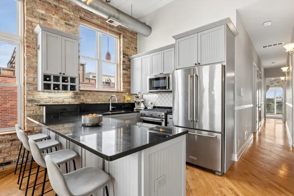 $775,000 | 2117 West Belmont Avenue, Unit 4, Chicago, IL 60618