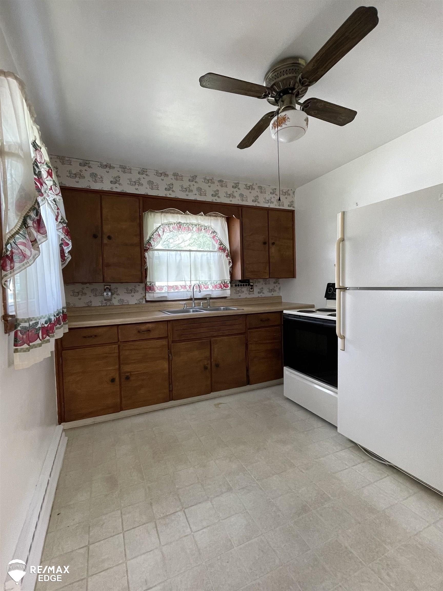 2439 South Vassar Road Davison, MI 48423 - Photo 2 of 16