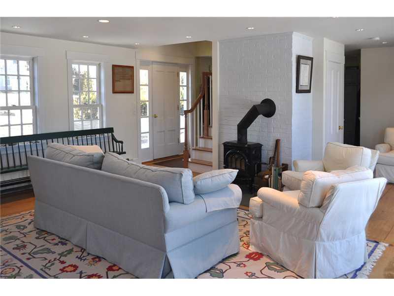 1433 Highway 32 Bristol, ME 04564 - Photo 4 of 17 Living Room.