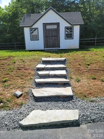 $995,000 | 115 Pondview Drive, Nebo, NC 28761