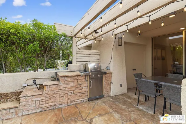 a view of a yard with palm trees