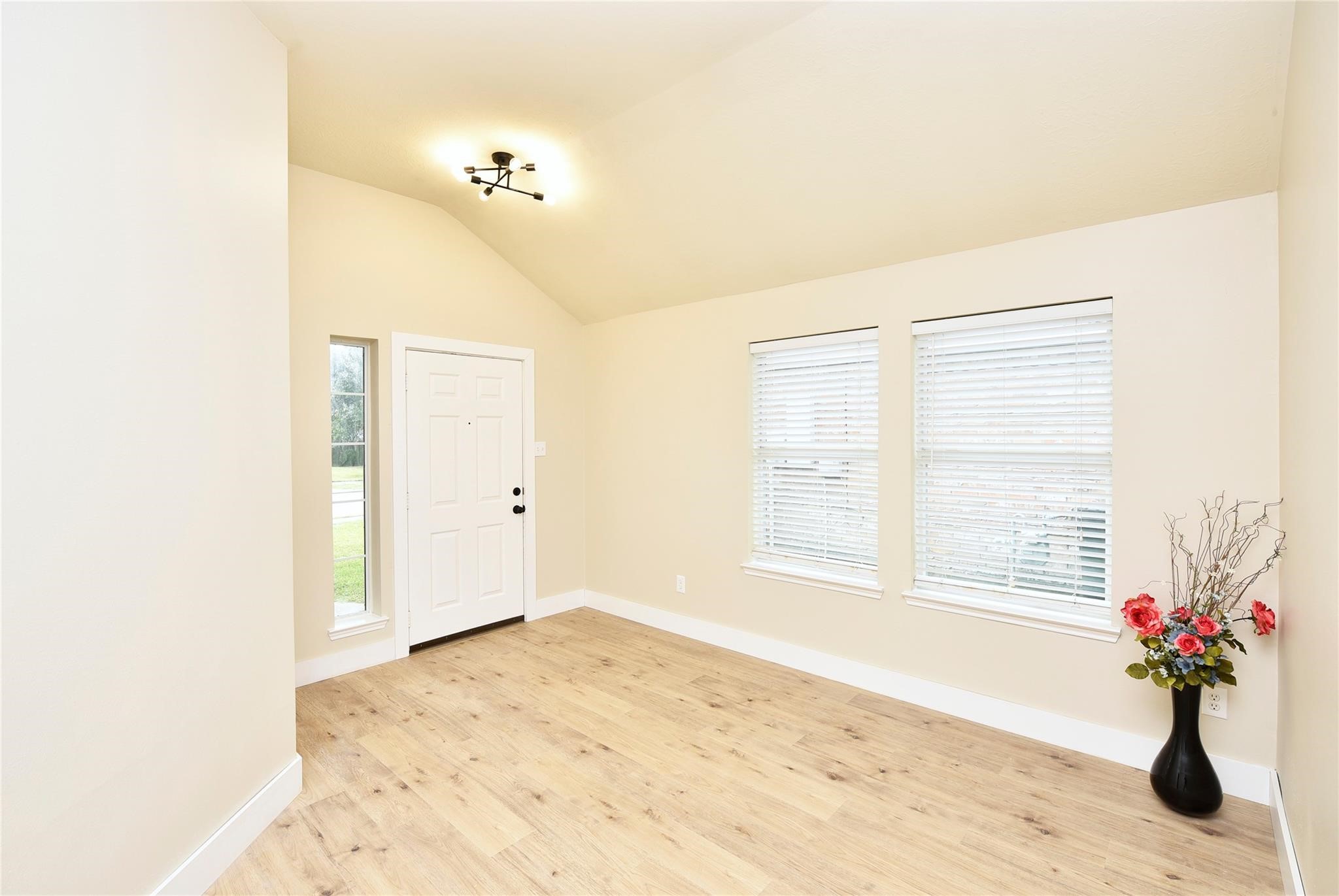 7715 Butler Lakes Court Rosenberg, TX 77469 - Photo 4 of 25