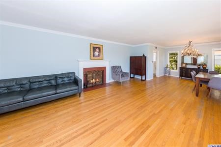 107 East Kenneth Road Glendale, CA 91207 - Photo 2 of 10