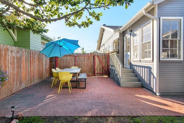 a view of outdoor space yard and porch