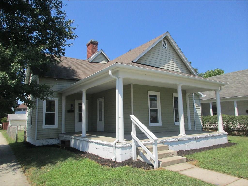 1102 Union Street Columbus, IN 47201 - Photo 3 of 19 Gallery Image 3